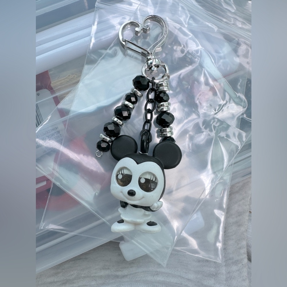 Disney Doorable RARE Minnie Mouse Keychain New